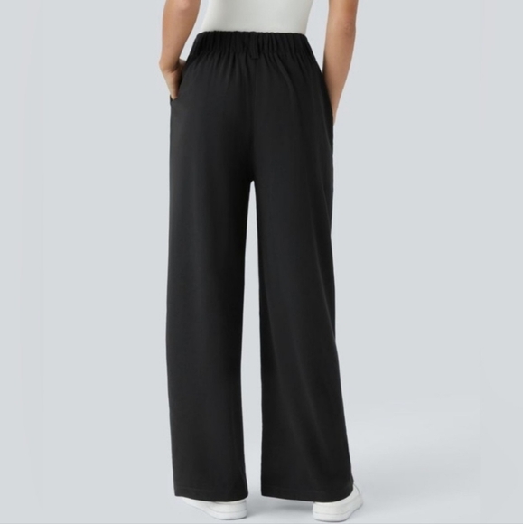 Halara NWT high Waist Pleated Textured Wide- Leg Size Medium. - Picture 2 of 12